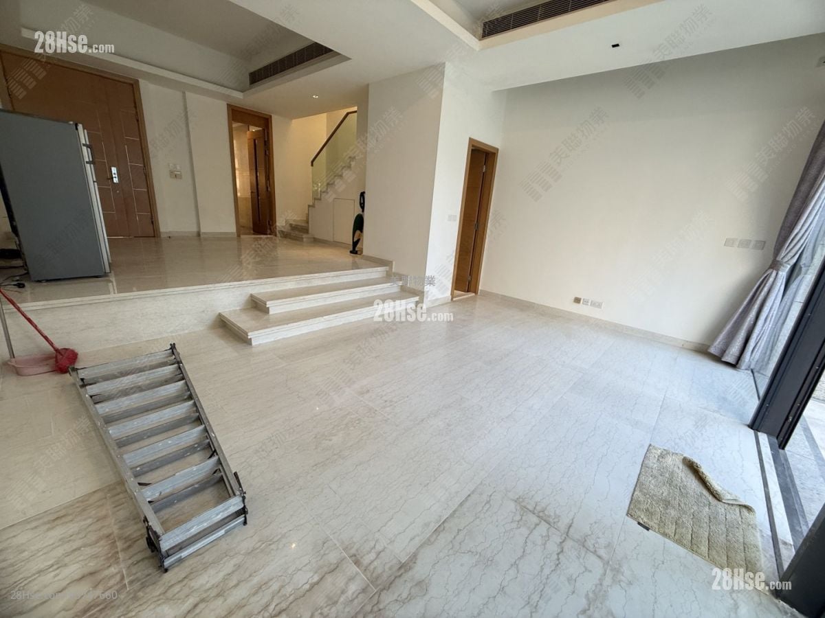 Valais Sell 3 Bedrooms , 5+ Bathrooms 1,601 ft²