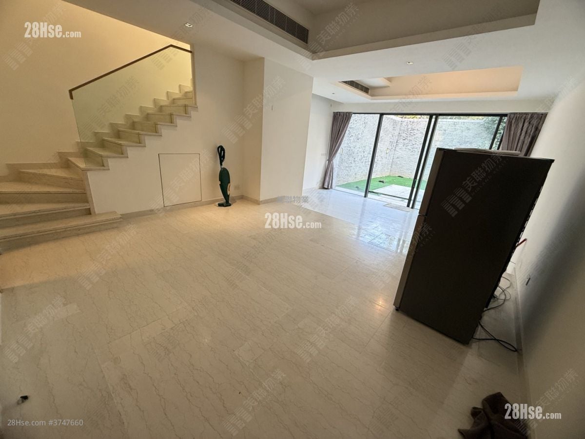 Valais Sell 3 Bedrooms , 5+ Bathrooms 1,601 ft²