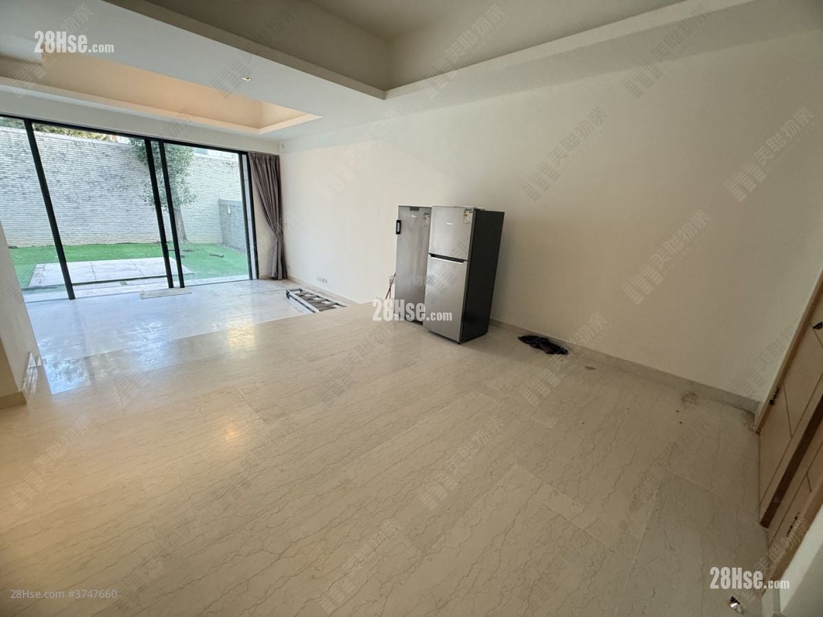 Valais Sell 3 Bedrooms , 5+ Bathrooms 1,601 ft²