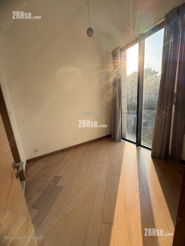 Valais Sell 3 Bedrooms , 5+ Bathrooms 1,601 ft²