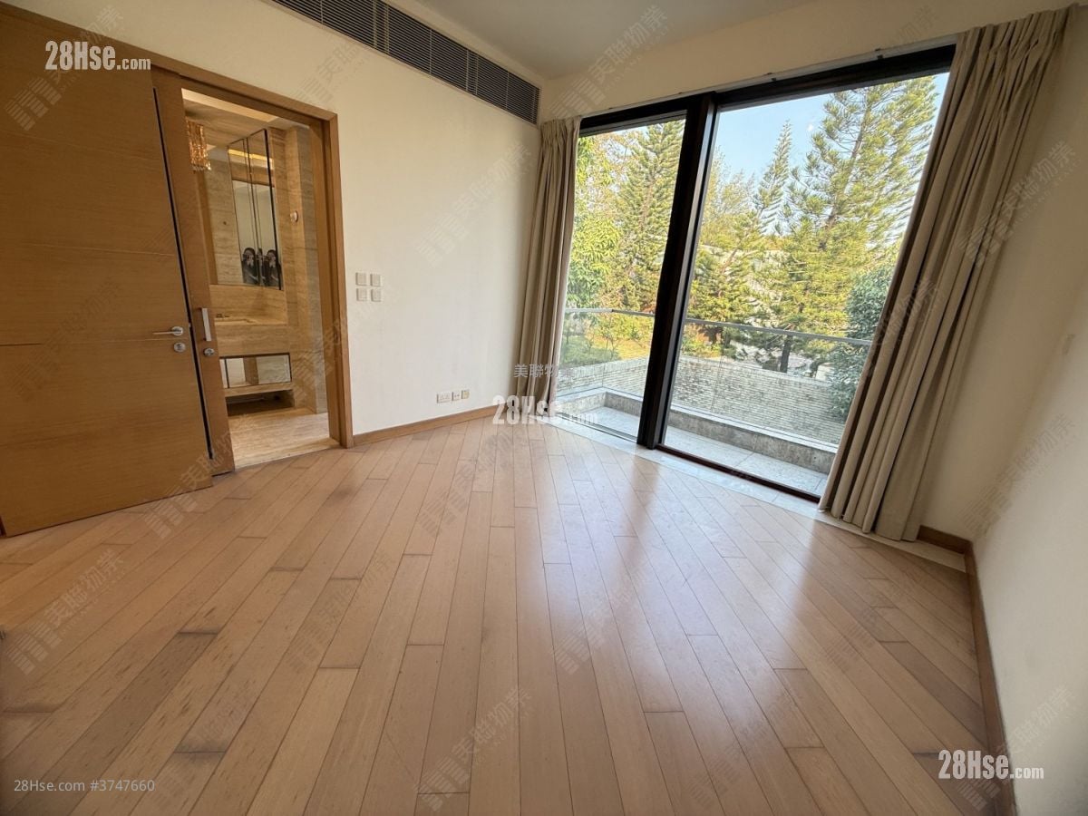 Valais Sell 3 Bedrooms , 5+ Bathrooms 1,601 ft²