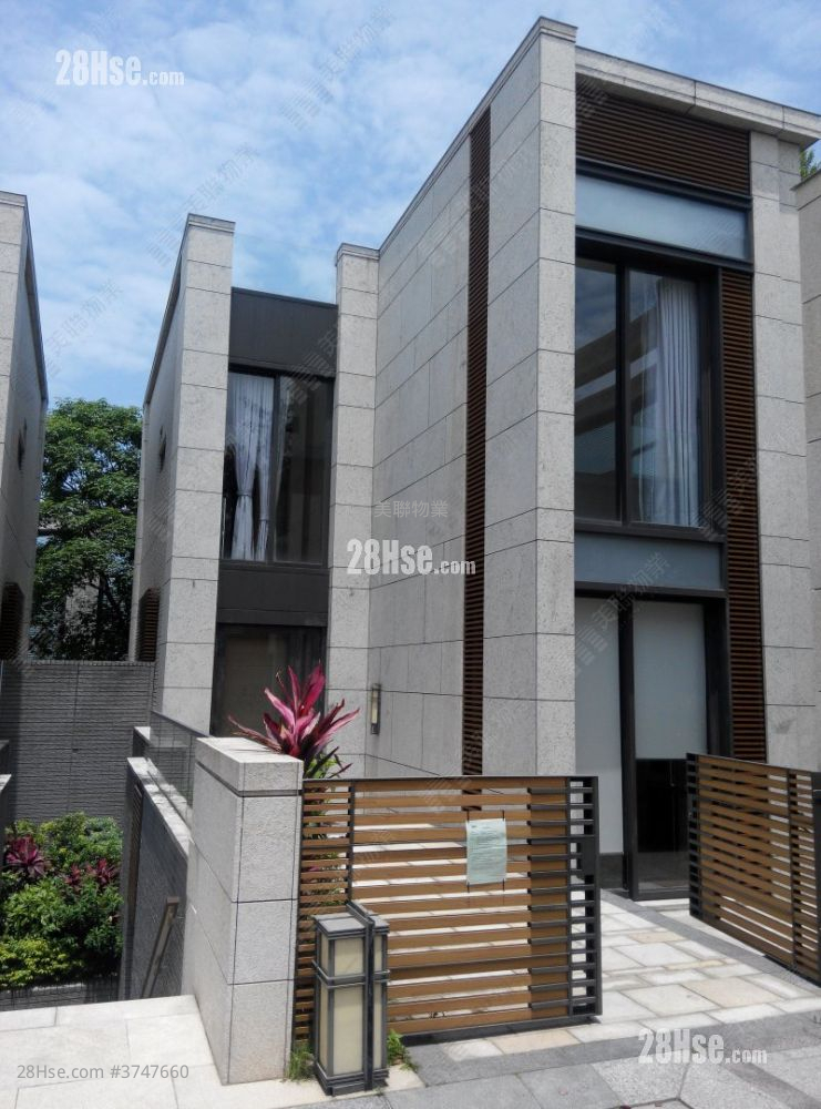 Valais Sell 3 Bedrooms , 5+ Bathrooms 1,601 ft²