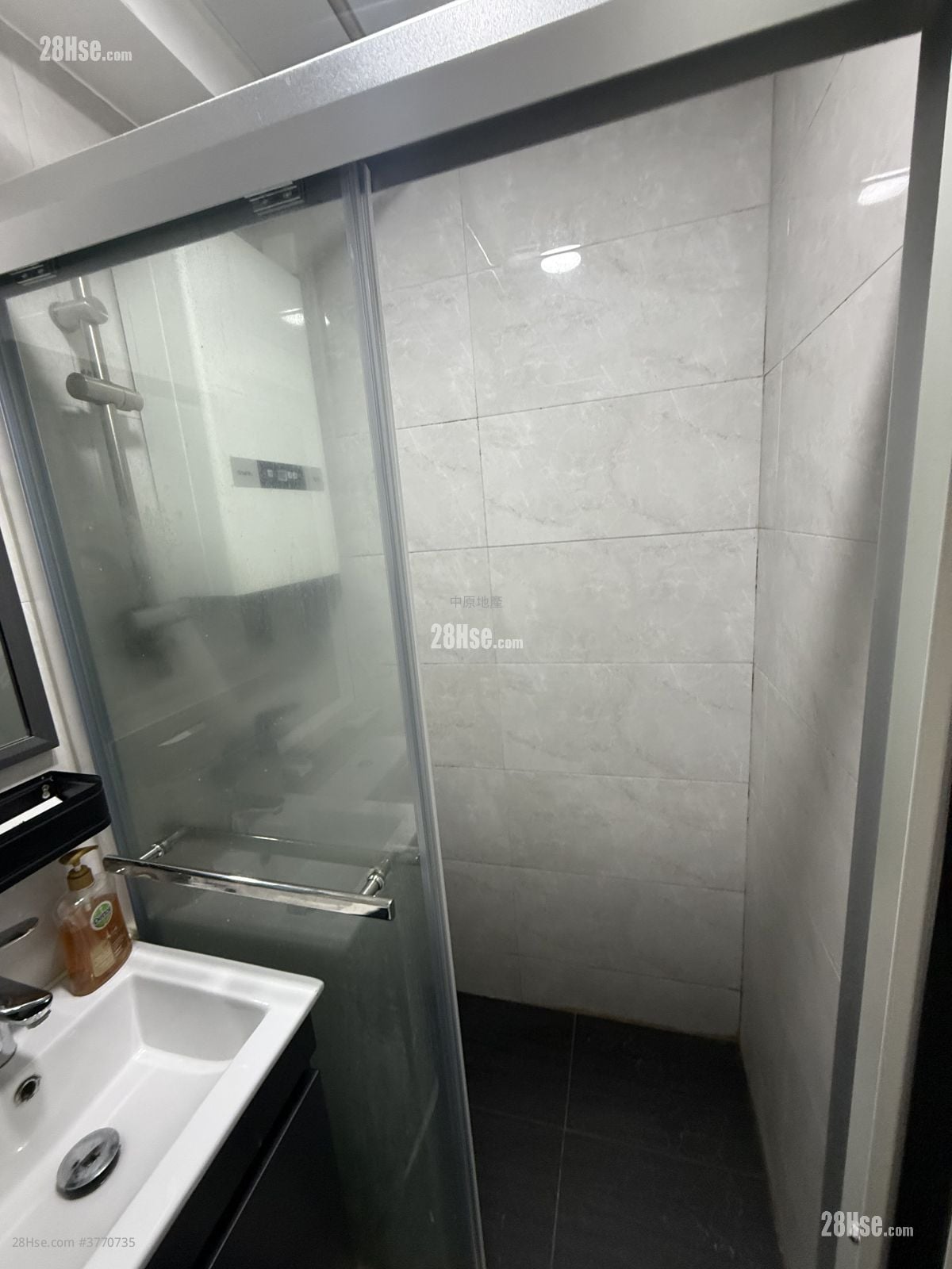 Ho Shun Fuk Building Sell 2 Bedrooms 398 ft²