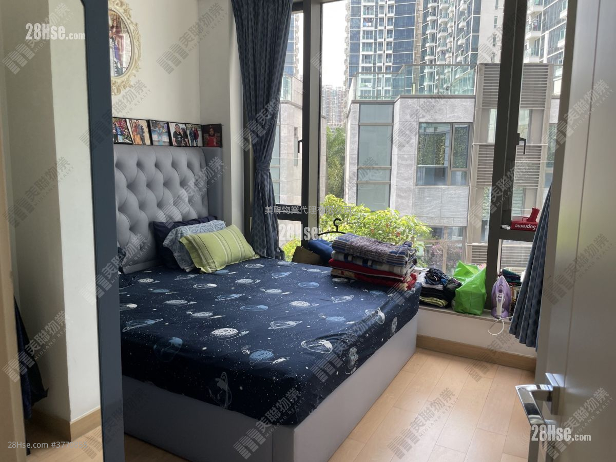 Monterey Sell 4 Bedrooms 2,001 ft²