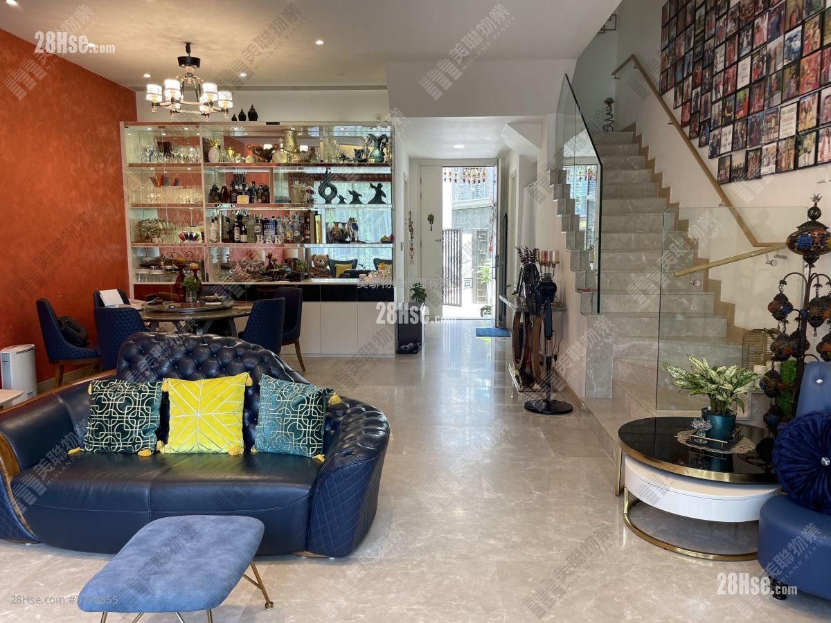 Monterey Sell 4 Bedrooms 2,001 ft²