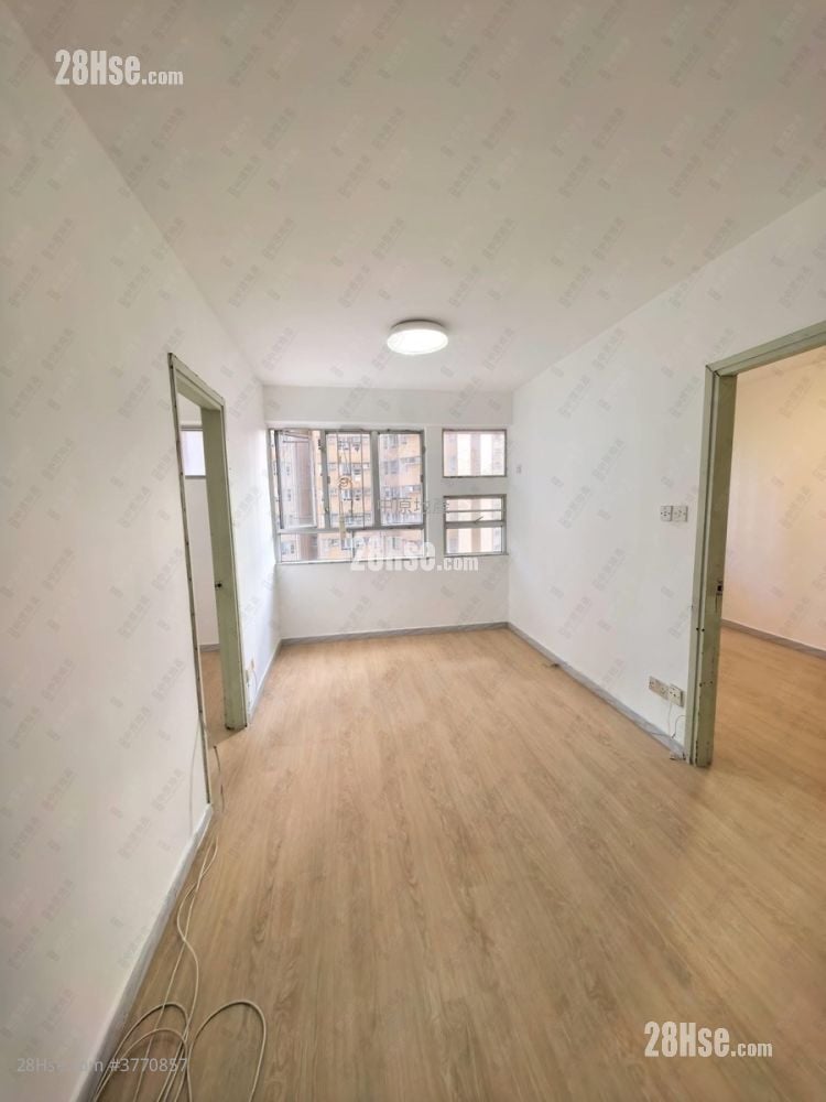 Hong Sing Garden Sell 2 Bedrooms 494 ft²