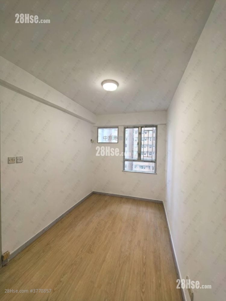 Hong Sing Garden Sell 2 Bedrooms 494 ft²