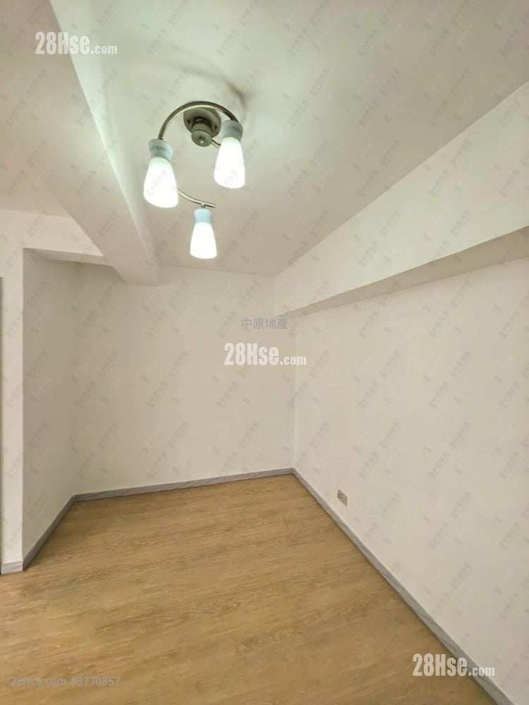 Hong Sing Garden Sell 2 Bedrooms 494 ft²