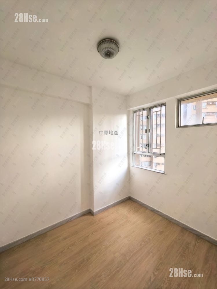 Hong Sing Garden Sell 2 Bedrooms 494 ft²