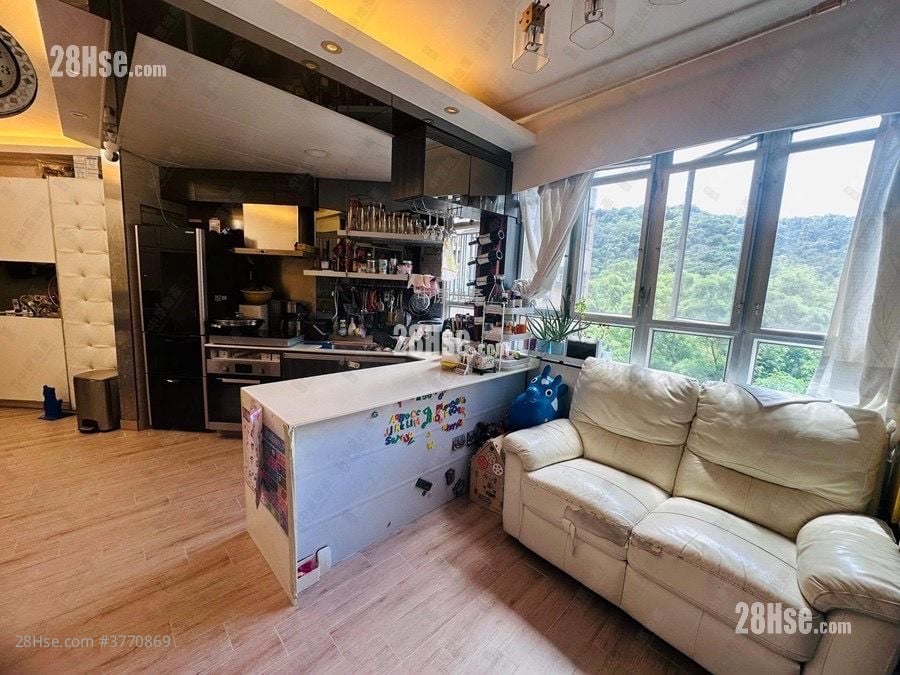 Hong Sing Garden Sell 3 Bedrooms 592 ft²