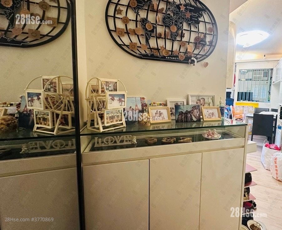 Hong Sing Garden Sell 3 Bedrooms 592 ft²