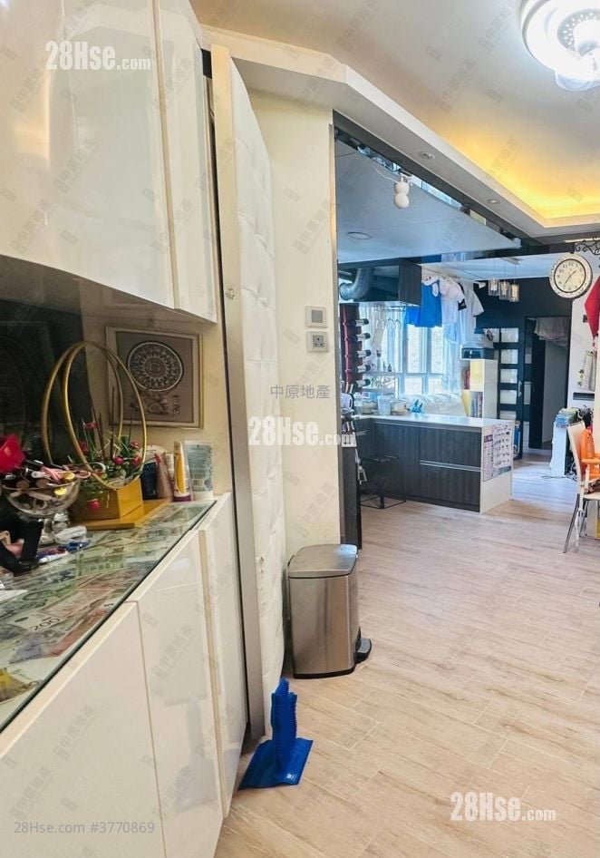 Hong Sing Garden Sell 3 Bedrooms 592 ft²