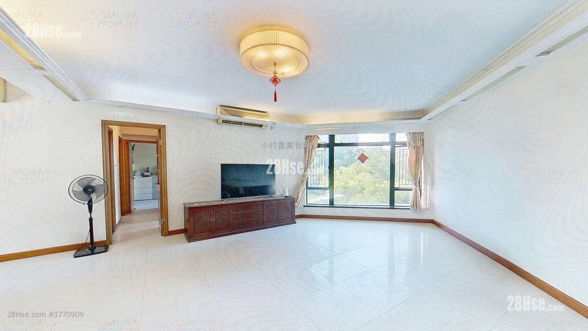 living room: Verdant Villa Sell 3 Bedrooms , 2 Bathrooms 1,161 ft²