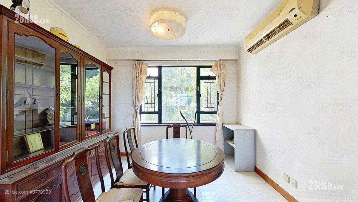 living room: Verdant Villa Sell 3 Bedrooms , 2 Bathrooms 1,161 ft²