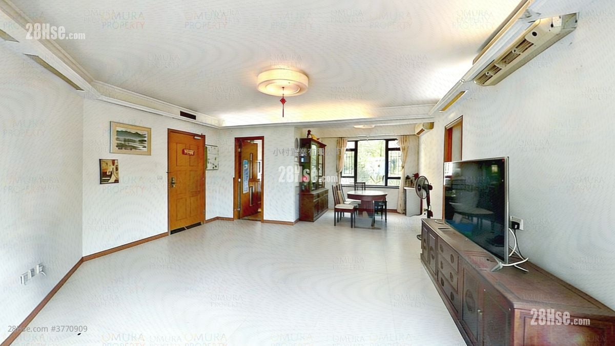 living room: Verdant Villa Sell 3 Bedrooms , 2 Bathrooms 1,161 ft²