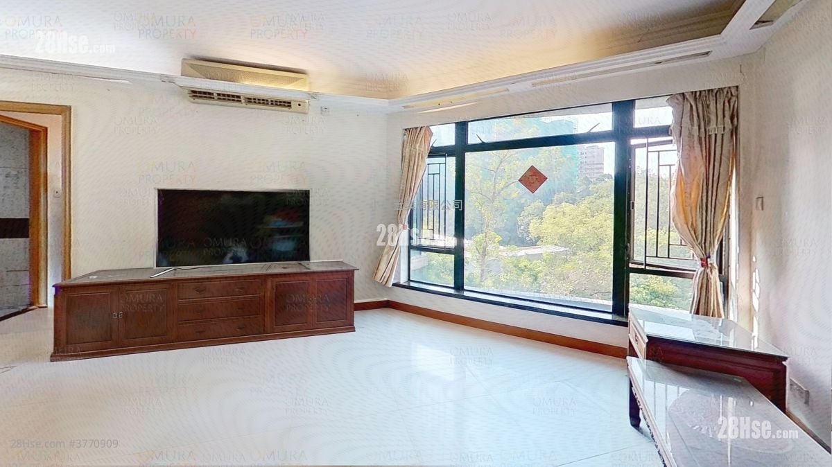 living room: Verdant Villa Sell 3 Bedrooms , 2 Bathrooms 1,161 ft²