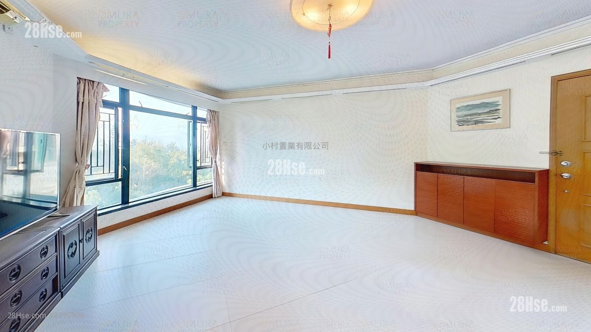 living room: Verdant Villa Sell 3 Bedrooms , 2 Bathrooms 1,161 ft²