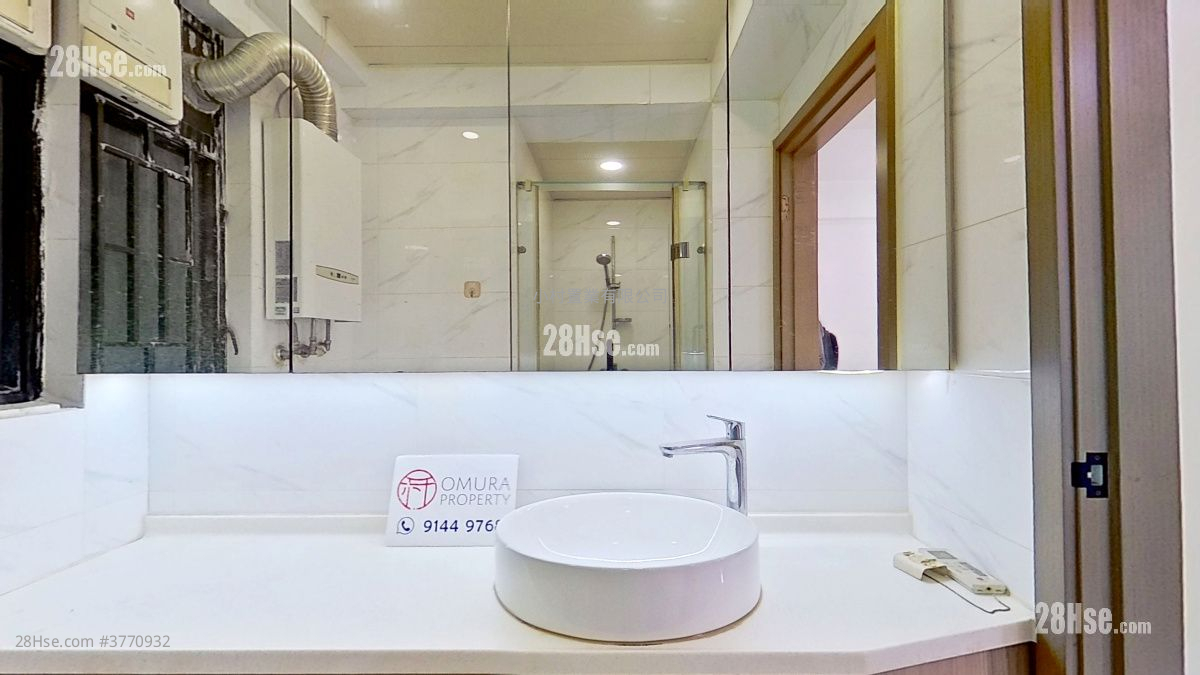 master room: Edward Mansion Sell 4 Bedrooms , 2 Bathrooms 855 ft²