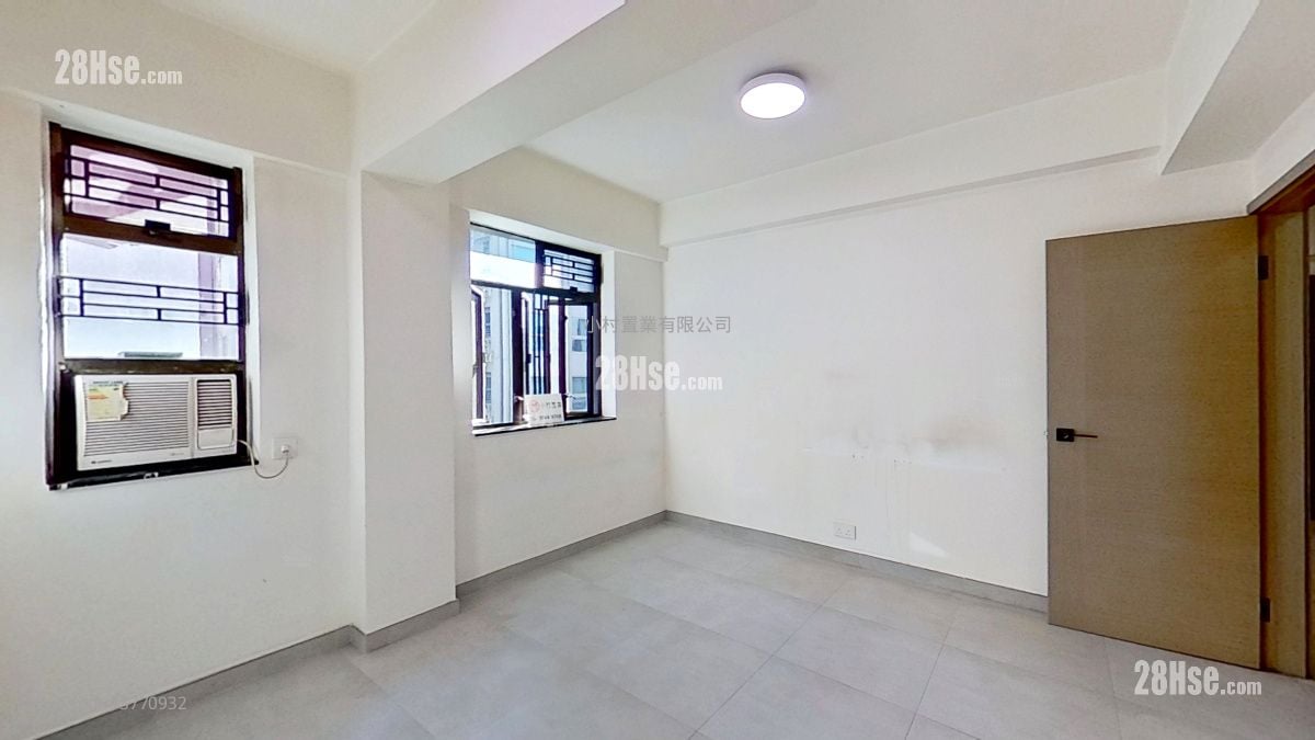 master room: Edward Mansion Sell 4 Bedrooms , 2 Bathrooms 855 ft²