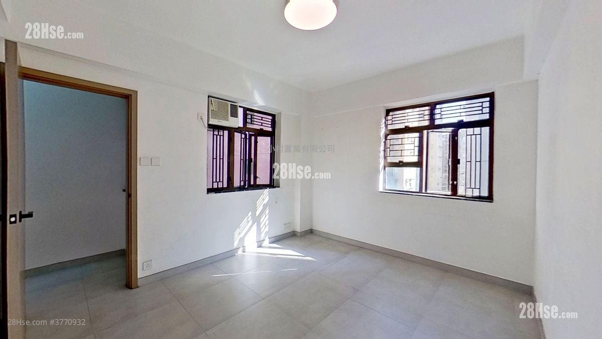 bedroom 2: Edward Mansion Sell 4 Bedrooms , 2 Bathrooms 855 ft²