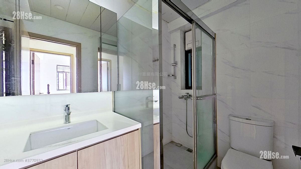 bathroom: Edward Mansion Sell 4 Bedrooms , 2 Bathrooms 855 ft²