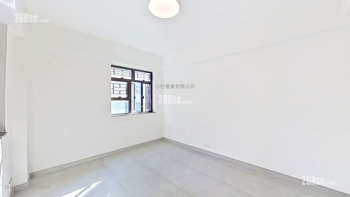 bedroom 2: Edward Mansion Sell 4 Bedrooms , 2 Bathrooms 855 ft²