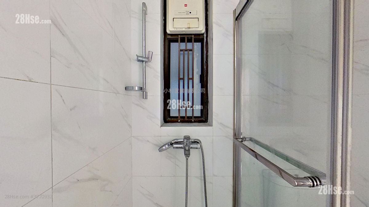 bathroom: Edward Mansion Sell 4 Bedrooms , 2 Bathrooms 855 ft²