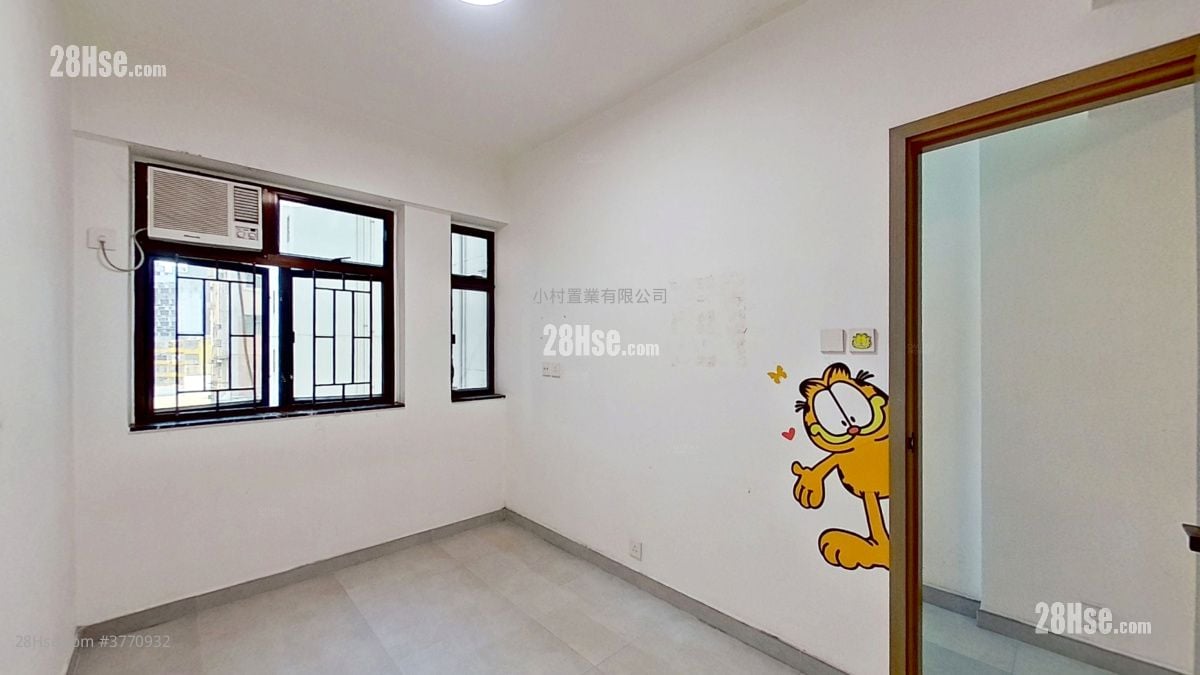 bedroom 3: Edward Mansion Sell 4 Bedrooms , 2 Bathrooms 855 ft²