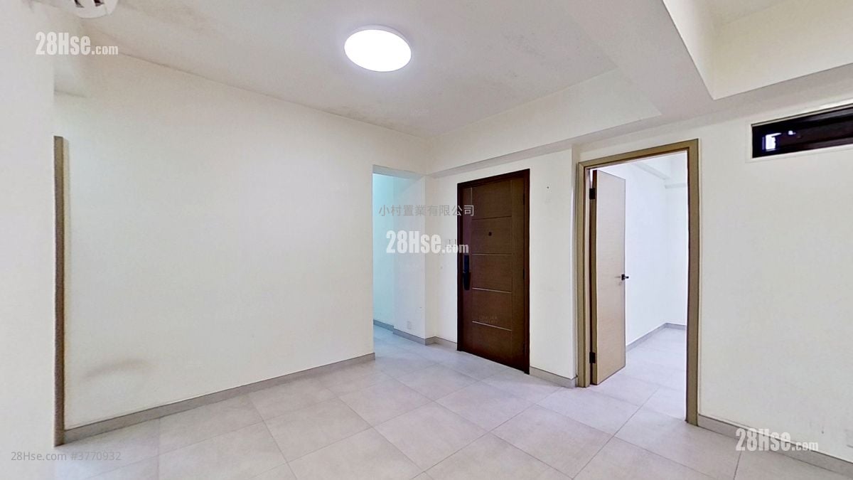 living room: Edward Mansion Sell 4 Bedrooms , 2 Bathrooms 855 ft²