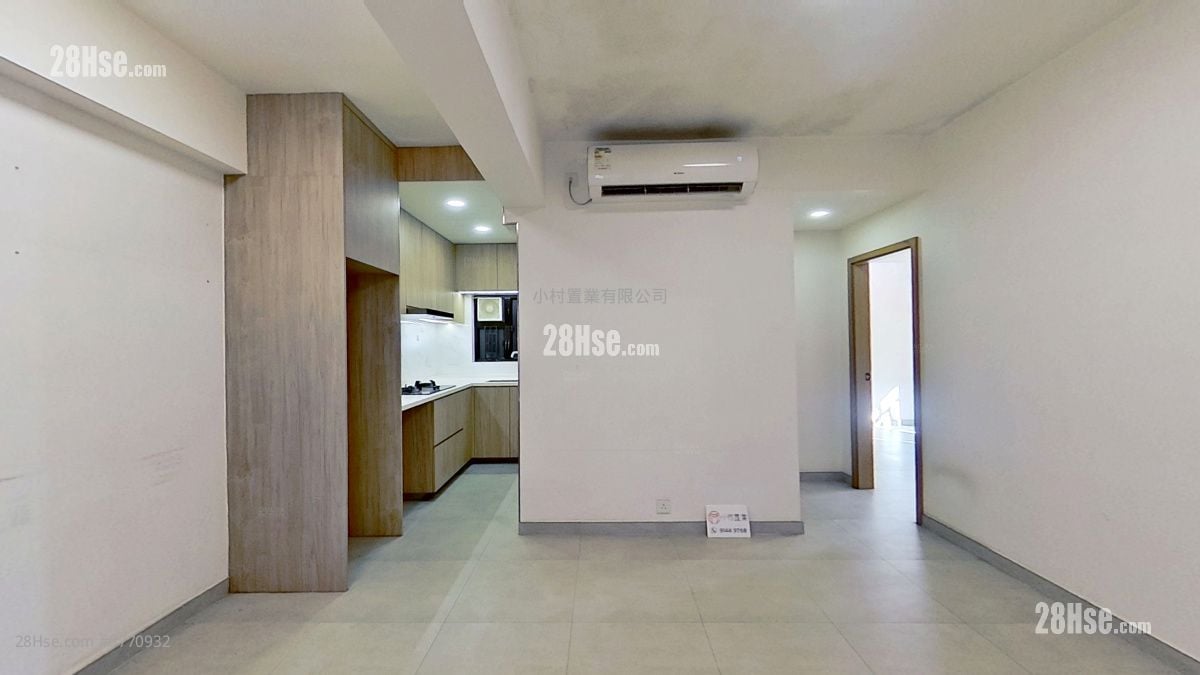 living room: Edward Mansion Sell 4 Bedrooms , 2 Bathrooms 855 ft²