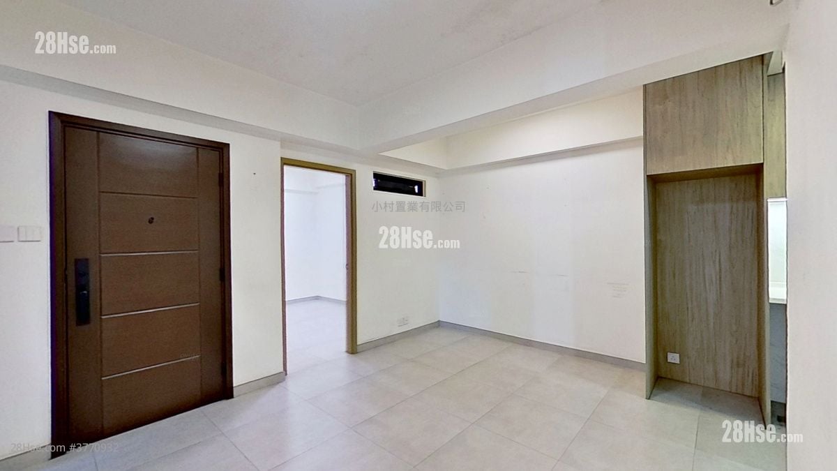 living room: Edward Mansion Sell 4 Bedrooms , 2 Bathrooms 855 ft²