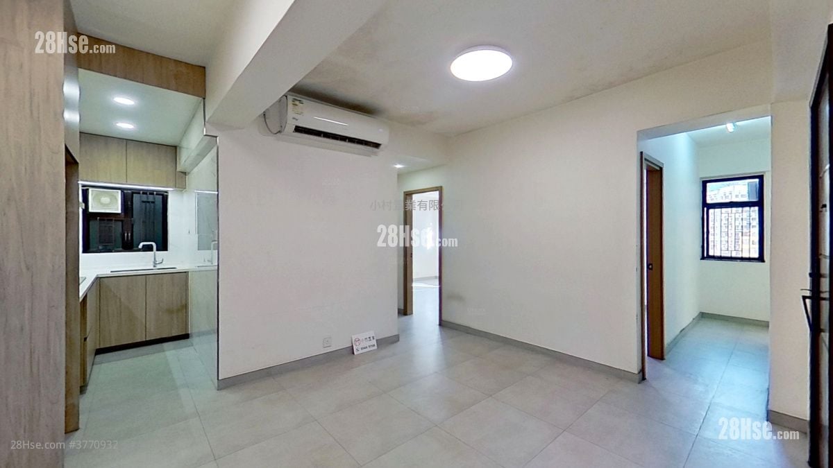 living room: Edward Mansion Sell 4 Bedrooms , 2 Bathrooms 855 ft²