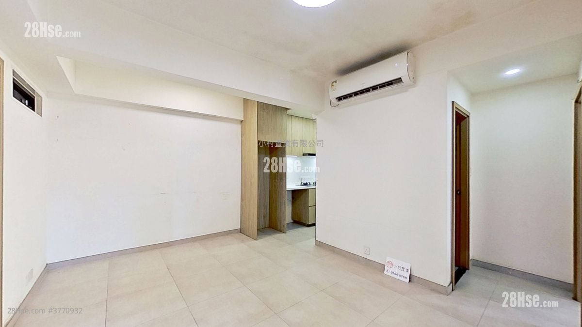 living room: Edward Mansion Sell 4 Bedrooms , 2 Bathrooms 855 ft²