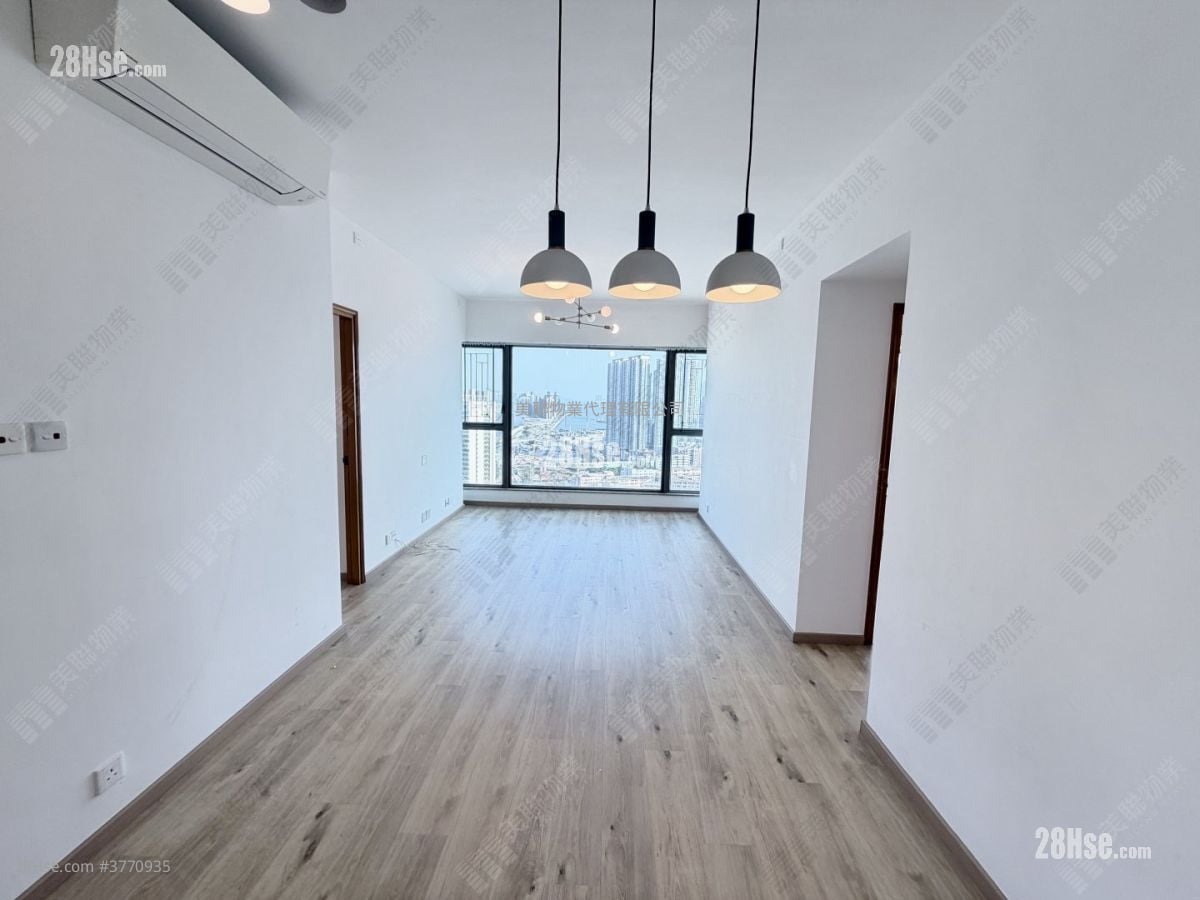 The Bloomsville Sell 3 Bedrooms 704 ft²