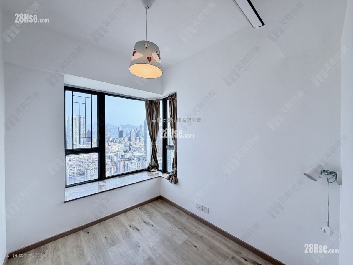 The Bloomsville Sell 3 Bedrooms 704 ft²