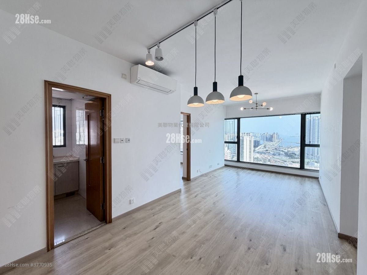 The Bloomsville Sell 3 Bedrooms 704 ft²