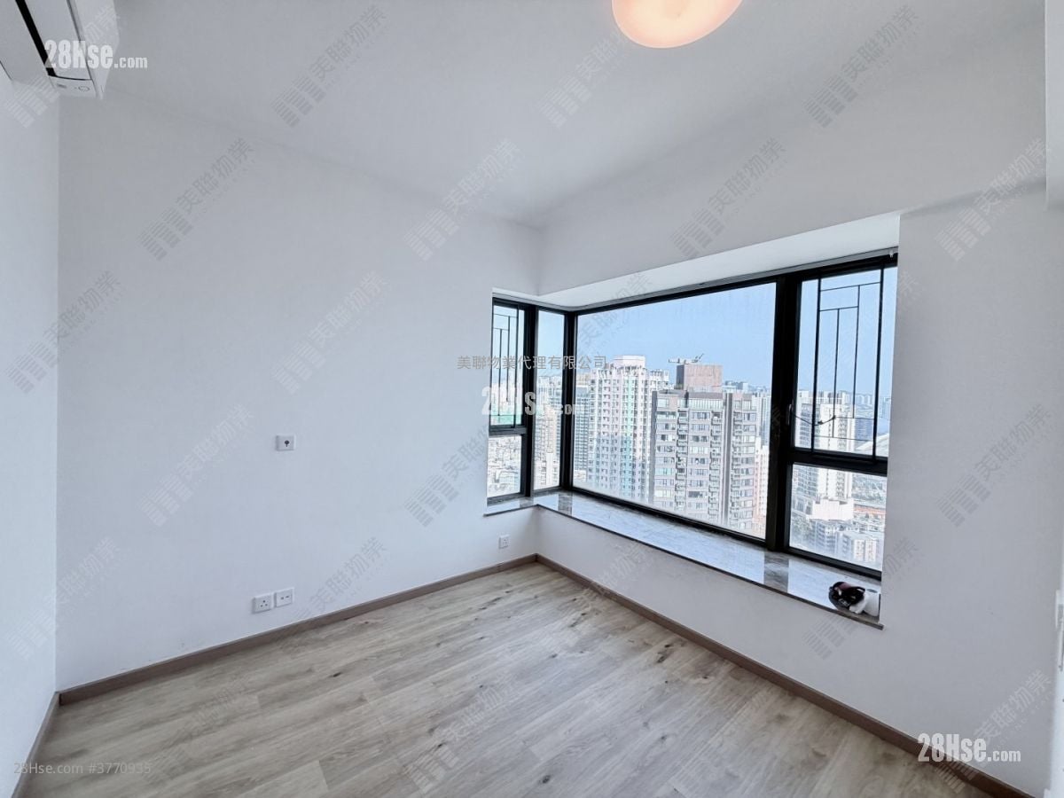 The Bloomsville Sell 3 Bedrooms 704 ft²