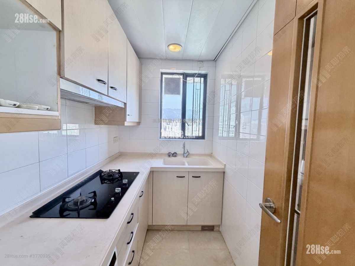 The Bloomsville Sell 3 Bedrooms 704 ft²