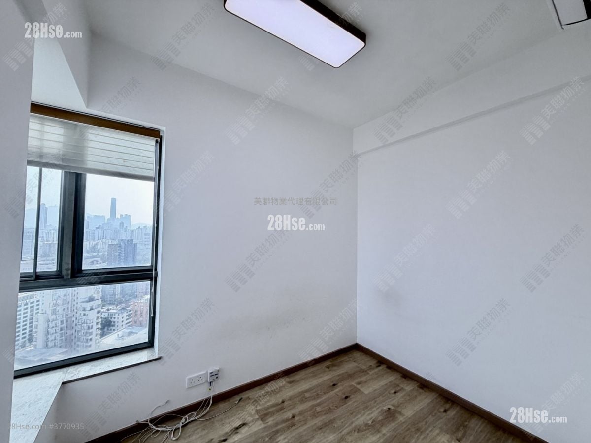 The Bloomsville Sell 3 Bedrooms 704 ft²