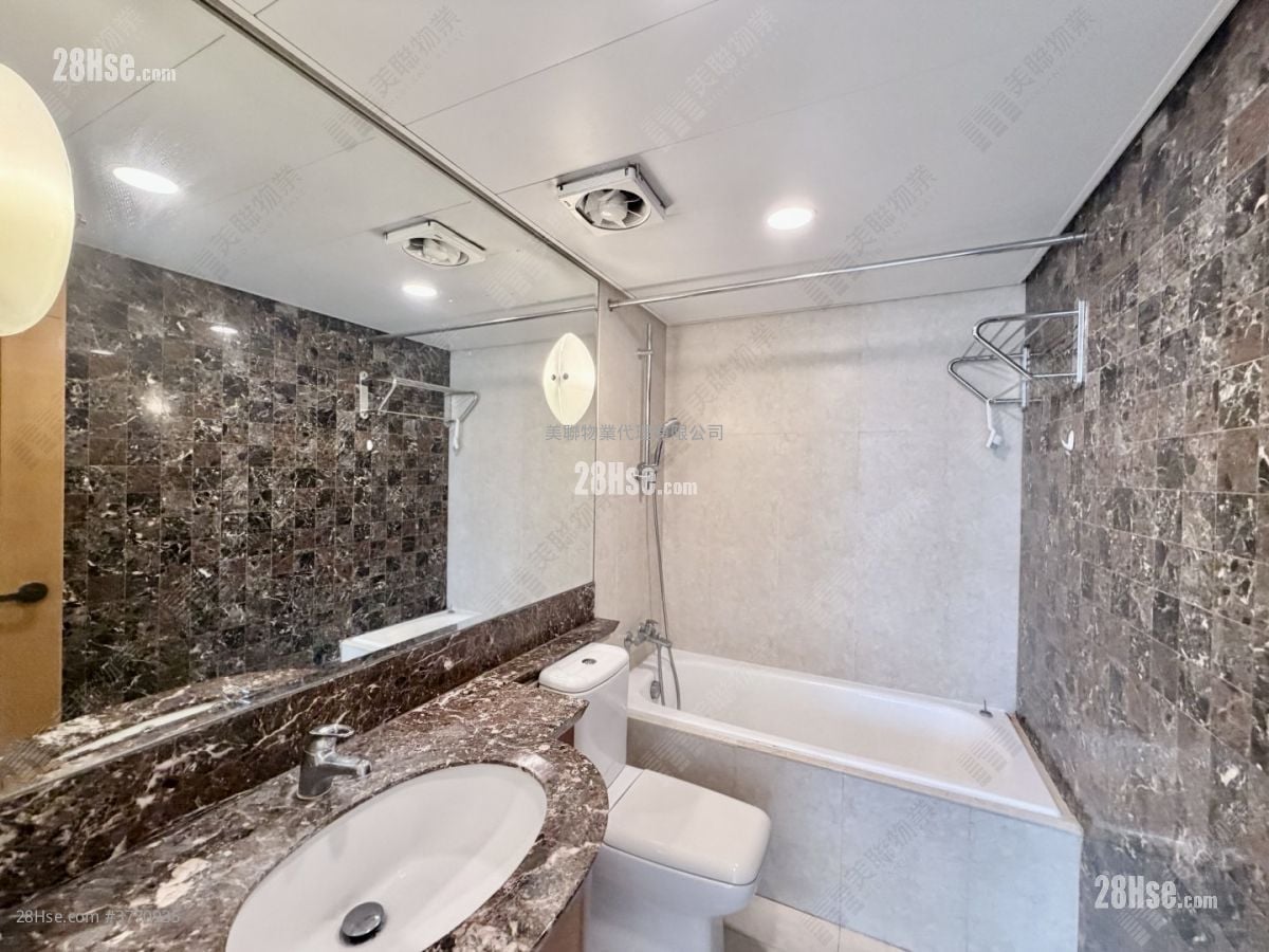 The Bloomsville Sell 3 Bedrooms 704 ft²