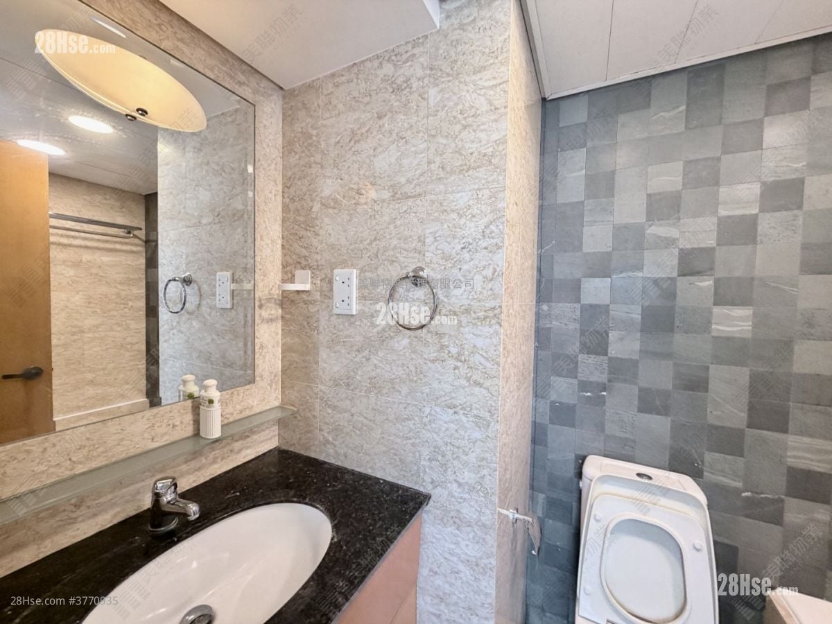 The Bloomsville Sell 3 Bedrooms 704 ft²