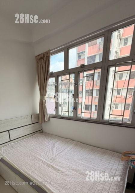 Wah Hung House Sell 3 Bedrooms , 1 Bathroom 407 ft²