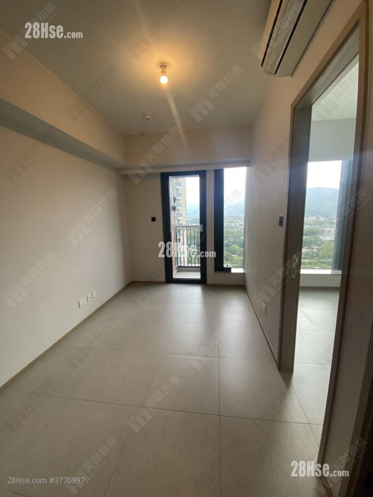 living room: Atrium House Sell 1 Bedroom , 1 Bathroom 303 ft²