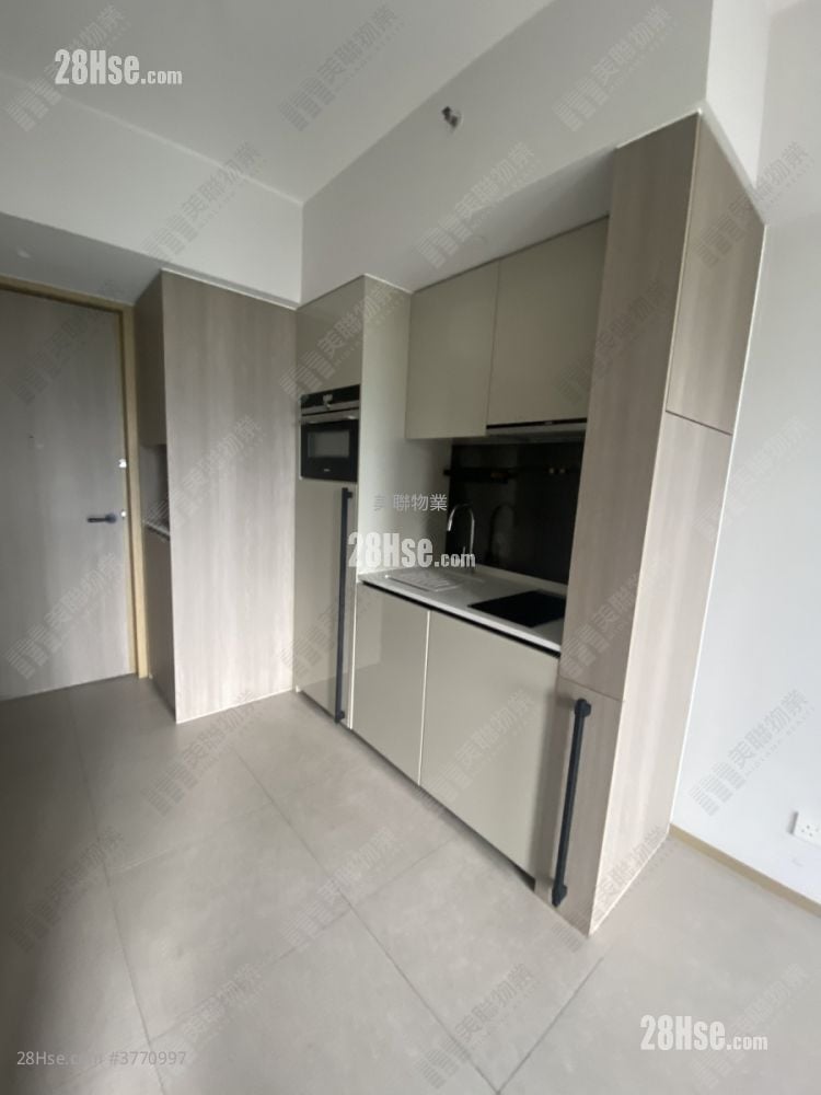 kitchen: Atrium House Sell 1 Bedroom , 1 Bathroom 303 ft²