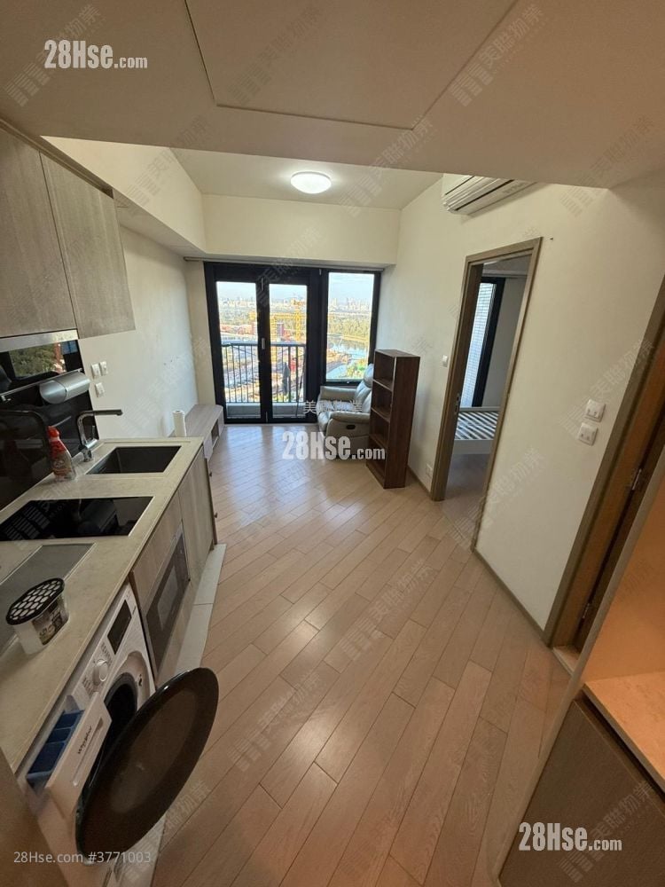 living room: Twin Regency Sell 1 Bedroom , 1 Bathroom 373 ft²