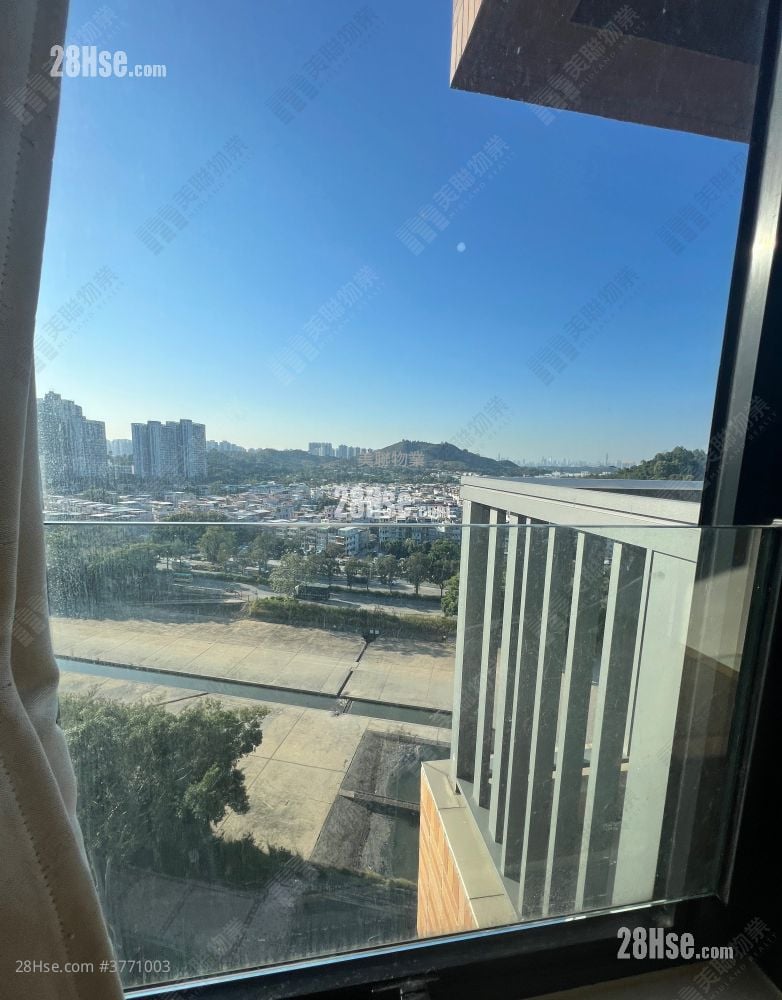 living room: Twin Regency Sell 1 Bedroom , 1 Bathroom 373 ft²