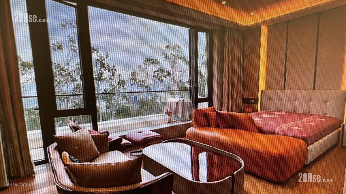 Mont Rouge Sell 4 Bedrooms 2,846 ft²