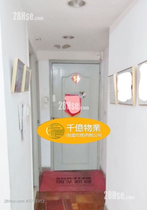 Lai Shing Building Sell 2 Bedrooms 479 ft²