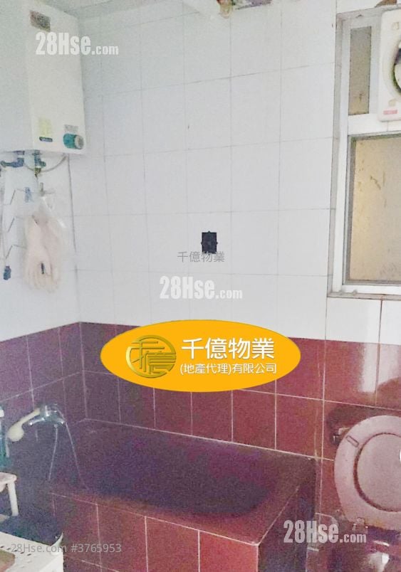 Lai Shing Building Sell 2 Bedrooms 479 ft²