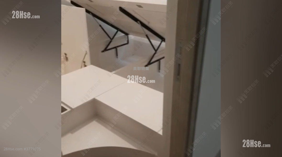 Sea To Sky Sell 2 Bedrooms , 1 Bathroom 468 ft²